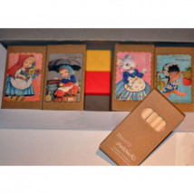 Cajita mini lápices de colores "Personajes Cuentos".  6 colores. SET 20 cajitas + 3 sacapuntas dado Milán