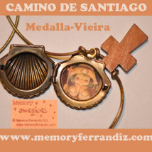 Medalla VIEIRA de bronce con cruz de madera APÓSTOL SANTIAGO,  Ferrándiz, 2 cm